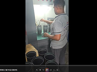 馬來西亞客戶案例:不銹鋼容器轉(zhuǎn)盤式噴砂機(jī)工作視頻