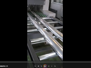 洛陽客戶案例:鋼管輸送式自動(dòng)噴砂機(jī)工作視頻