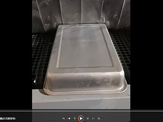 廣東客戶案例:不銹鋼盆輸送式自動(dòng)噴砂機(jī)工作視頻