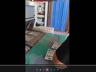 長(zhǎng)沙客戶案例:鋁壓鑄件輸送式自動(dòng)噴砂機(jī)工作視頻