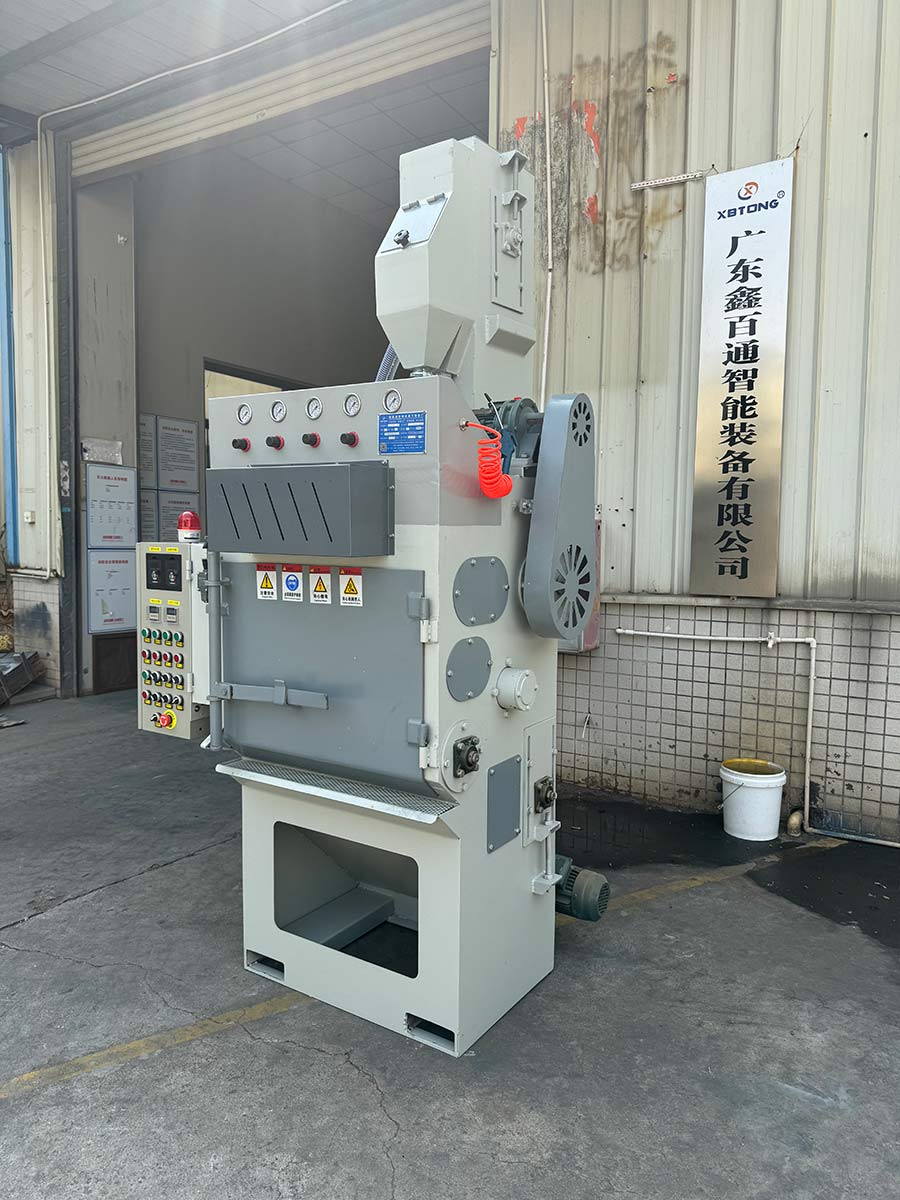 鑫百通品牌履帶式噴砂機(jī)實(shí)拍圖片 鑫百通品牌履帶式噴砂機(jī)實(shí)拍圖片