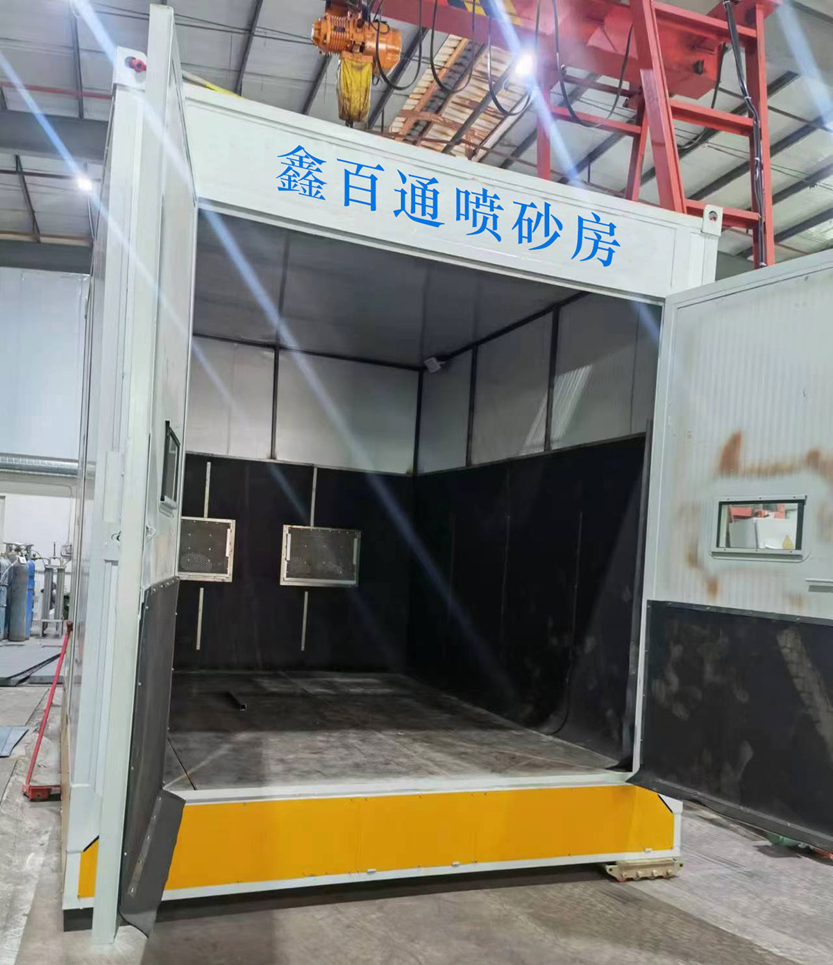 鑫百通噴砂機(jī)廠家生產(chǎn)噴砂房設(shè)備